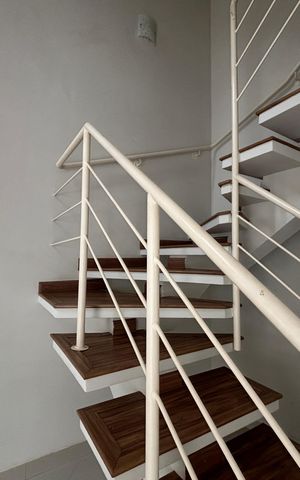 Casa de condomínio para alugar com 100m², 3 quartos e 2 vagasEscada