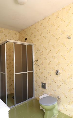 Casa à venda com 217m², 2 quartos e 2 vagasBanheiro