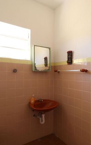 Casa à venda com 217m², 2 quartos e 2 vagasBanheiro de serviço