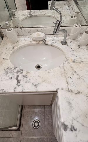 Apartamento à venda com 77m², 2 quartos e 1 vagaBanheiro