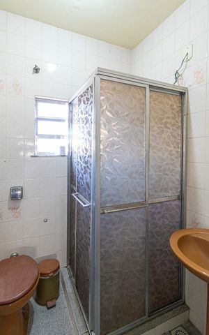 Casa para alugar com 240m², 3 quartos e 2 vagasBanheiro Social