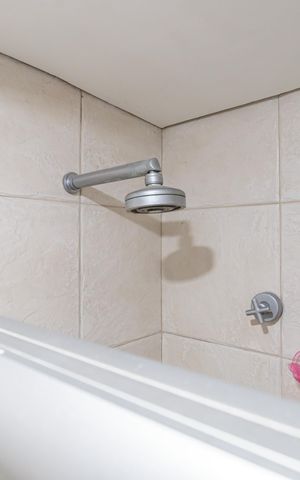 Apartamento à venda com 60m², 3 quartos e sem vaga Apartamento à venda com 60m², 3 quartos e sem vagaBanheiro da Suíte