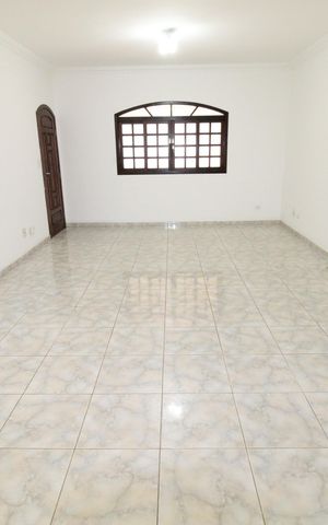 Casa para alugar com 205m², 4 quartos e 2 vagasSala