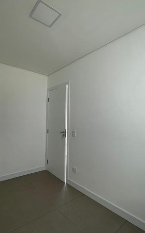 Casa à venda com 700m², 4 quartos e 5 vagas Casa à venda com 700m², 4 quartos e 5 vagasQuarto
