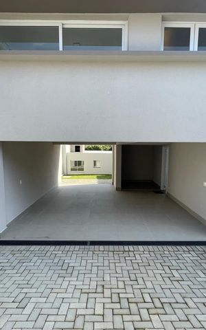 Casa à venda com 700m², 4 quartos e 5 vagas Casa à venda com 700m², 4 quartos e 5 vagasÁrea comum