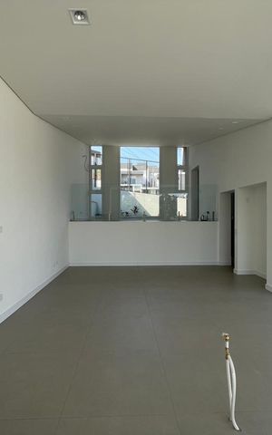 Casa à venda com 700m², 4 quartos e 5 vagas Casa à venda com 700m², 4 quartos e 5 vagasCobertura