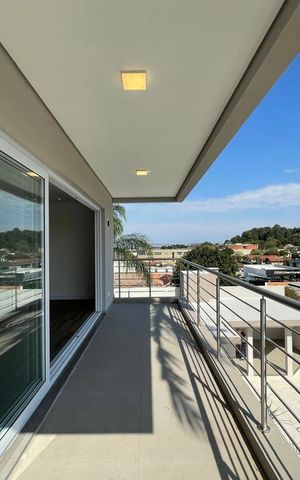 Casa à venda com 700m², 4 quartos e 5 vagas Casa à venda com 700m², 4 quartos e 5 vagasVaranda da Suíte