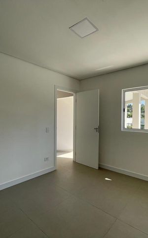 Casa à venda com 700m², 4 quartos e 5 vagas Casa à venda com 700m², 4 quartos e 5 vagasSuíte 4