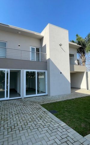 Casa à venda com 700m², 4 quartos e 5 vagas Casa à venda com 700m², 4 quartos e 5 vagasÁrea comum
