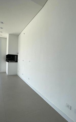 Casa à venda com 700m², 4 quartos e 5 vagas Casa à venda com 700m², 4 quartos e 5 vagasCobertura