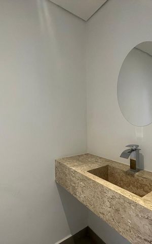 Casa à venda com 700m², 4 quartos e 5 vagas Casa à venda com 700m², 4 quartos e 5 vagasLavabo