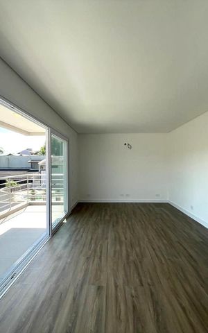 Casa à venda com 700m², 4 quartos e 5 vagas Casa à venda com 700m², 4 quartos e 5 vagasSuíte