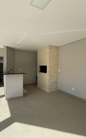 Casa à venda com 700m², 4 quartos e 5 vagas Casa à venda com 700m², 4 quartos e 5 vagasÁrea comum