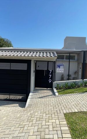 Casa à venda com 700m², 4 quartos e 5 vagas Casa à venda com 700m², 4 quartos e 5 vagasFachada