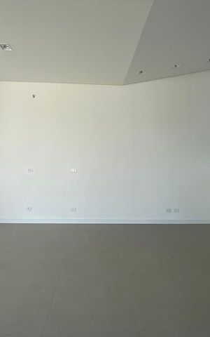 Casa à venda com 700m², 4 quartos e 5 vagas Casa à venda com 700m², 4 quartos e 5 vagasCobertura