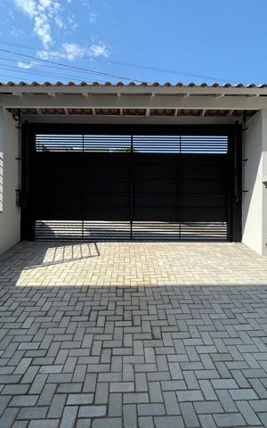 Casa à venda com 700m², 4 quartos e 5 vagas Casa à venda com 700m², 4 quartos e 5 vagasÁrea comum