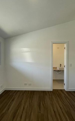 Casa à venda com 700m², 4 quartos e 5 vagas Casa à venda com 700m², 4 quartos e 5 vagasSuíte 2