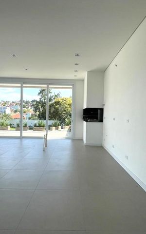Casa à venda com 700m², 4 quartos e 5 vagas Casa à venda com 700m², 4 quartos e 5 vagasCobertura