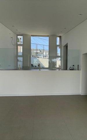 Casa à venda com 700m², 4 quartos e 5 vagas Casa à venda com 700m², 4 quartos e 5 vagasCobertura