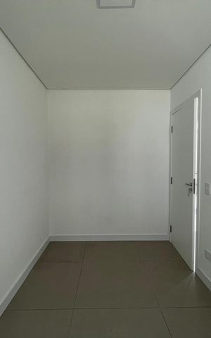 Casa à venda com 700m², 4 quartos e 5 vagas Casa à venda com 700m², 4 quartos e 5 vagasQuarto