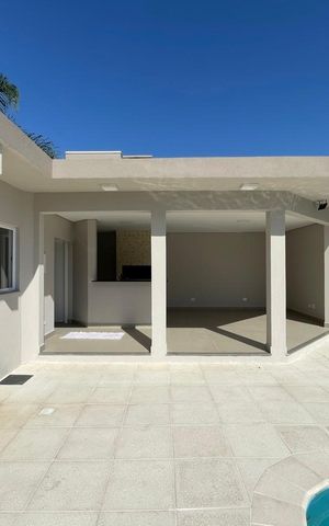 Casa à venda com 700m², 4 quartos e 5 vagas Casa à venda com 700m², 4 quartos e 5 vagasÁrea comum