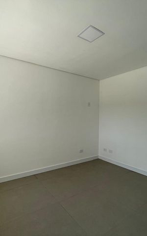 Casa à venda com 700m², 4 quartos e 5 vagas Casa à venda com 700m², 4 quartos e 5 vagasSuíte 4