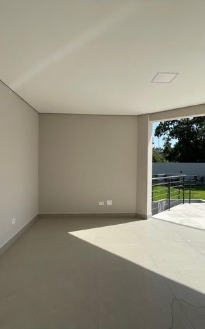 Casa à venda com 700m², 4 quartos e 5 vagas Casa à venda com 700m², 4 quartos e 5 vagasÁrea comum