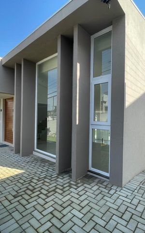 Casa à venda com 700m², 4 quartos e 5 vagas Casa à venda com 700m², 4 quartos e 5 vagasÁrea comum