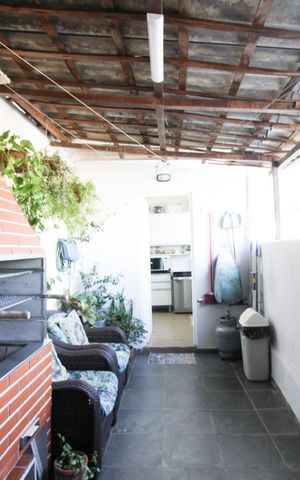 Casa à venda com 280m², 2 quartos e 3 vagas Casa à venda com 280m², 2 quartos e 3 vagasCasa 2