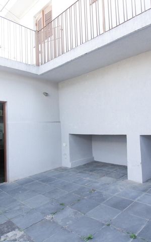 Casa à venda com 280m², 2 quartos e 3 vagas Casa à venda com 280m², 2 quartos e 3 vagasCasa 3