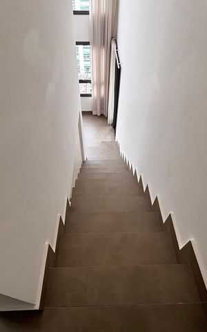 Apartamento para alugar com 91m², 2 quartos e 2 vagas Apartamento para alugar com 91m², 2 quartos e 2 vagasEscada