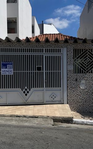 Casa à venda com 177m², 3 quartos e 1 vaga Casa à venda com 177m², 3 quartos e 1 vagaFachada + Placa