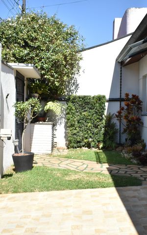 Casa de condomínio à venda com 245m², 4 quartos e 4 vagasEntrada