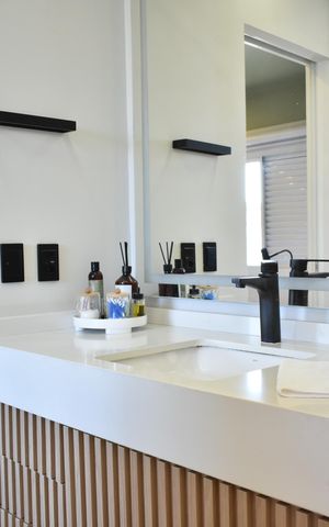 Casa de condomínio à venda com 245m², 4 quartos e 4 vagasDemi-suíte 1