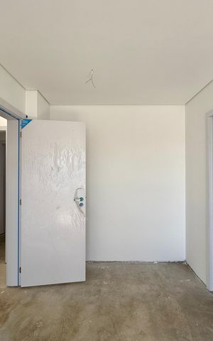 Casa de condomínio à venda com 466m², 4 quartos e 4 vagas Casa de condomínio à venda com 466m², 4 quartos e 4 vagasCloset Suíte 2