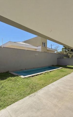 Casa de condomínio à venda com 466m², 4 quartos e 4 vagas Casa de condomínio à venda com 466m², 4 quartos e 4 vagasVaranda