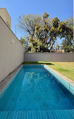 Casa de condomínio à venda com 466m², 4 quartos e 4 vagas Casa de condomínio à venda com 466m², 4 quartos e 4 vagasVaranda/Quintal
