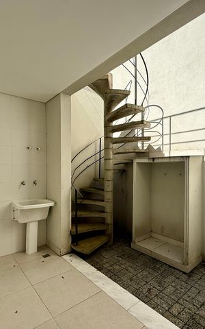Casa de condomínio à venda com 466m², 4 quartos e 4 vagas Casa de condomínio à venda com 466m², 4 quartos e 4 vagasÁrea de Serviço