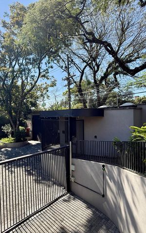 Casa de condomínio à venda com 466m², 4 quartos e 4 vagas Casa de condomínio à venda com 466m², 4 quartos e 4 vagasEntrada Condomínio