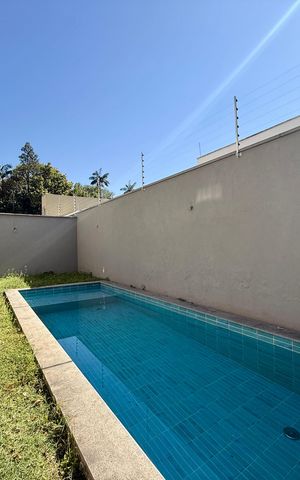 Casa de condomínio à venda com 466m², 4 quartos e 4 vagas Casa de condomínio à venda com 466m², 4 quartos e 4 vagasVaranda/Quintal