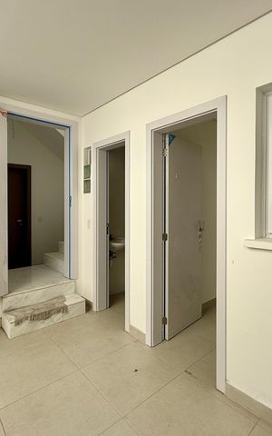 Casa de condomínio à venda com 466m², 4 quartos e 4 vagas Casa de condomínio à venda com 466m², 4 quartos e 4 vagasÁrea de Serviço