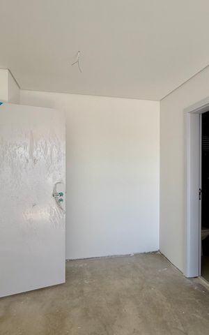 Casa de condomínio à venda com 466m², 4 quartos e 4 vagas Casa de condomínio à venda com 466m², 4 quartos e 4 vagasCloset Suíte 2