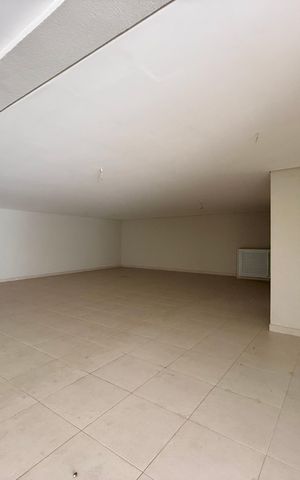 Casa de condomínio à venda com 466m², 4 quartos e 4 vagas Casa de condomínio à venda com 466m², 4 quartos e 4 vagasGaragem