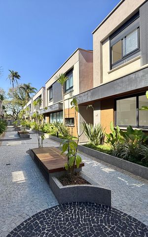 Casa de condomínio à venda com 466m², 4 quartos e 4 vagas Casa de condomínio à venda com 466m², 4 quartos e 4 vagasÁrea Comum