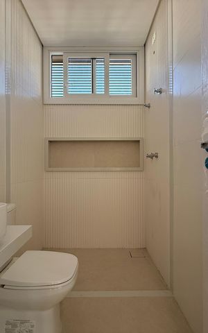 Casa de condomínio à venda com 466m², 4 quartos e 4 vagas Casa de condomínio à venda com 466m², 4 quartos e 4 vagasBanheiro Suíte 3