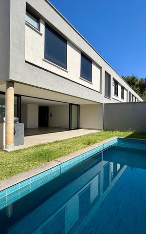 Casa de condomínio à venda com 466m², 4 quartos e 4 vagas Casa de condomínio à venda com 466m², 4 quartos e 4 vagasVaranda/Quintal