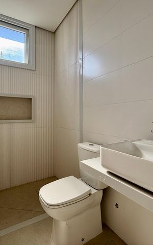 Casa de condomínio à venda com 466m², 4 quartos e 4 vagas Casa de condomínio à venda com 466m², 4 quartos e 4 vagasBanheiro Suíte 1