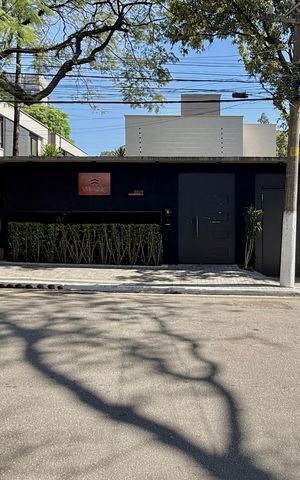 Casa de condomínio à venda com 466m², 4 quartos e 4 vagas Casa de condomínio à venda com 466m², 4 quartos e 4 vagasFachada Condomínio
