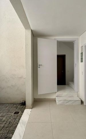 Casa de condomínio à venda com 466m², 4 quartos e 4 vagas Casa de condomínio à venda com 466m², 4 quartos e 4 vagasÁrea de Serviço