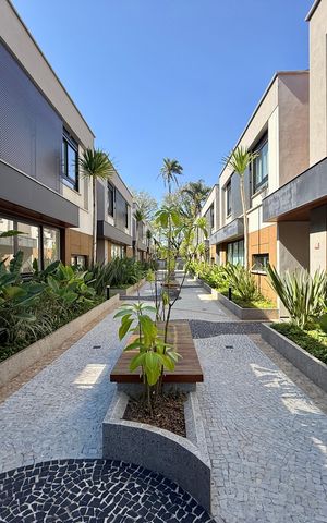 Casa de condomínio à venda com 466m², 4 quartos e 4 vagas Casa de condomínio à venda com 466m², 4 quartos e 4 vagasÁrea Comum